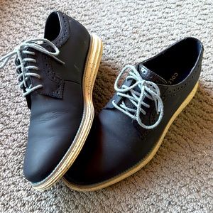 Men’s Cole Haan OriginalGrand Navy blue oxfords - size US 9M